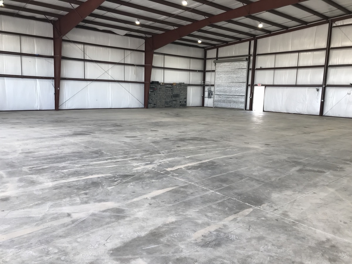 Heavy-duty coated floor in an active industrial bay